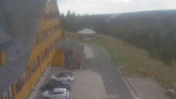 Parkoviště a hlavní vchod