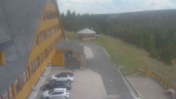 Parkoviště a hlavní vchod