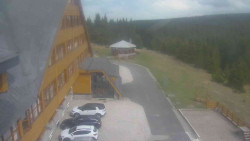 Parkoviště a hlavní vchod