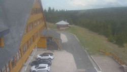 Parkoviště a hlavní vchod