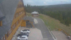 Parkoviště a hlavní vchod