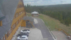 Parkoviště a hlavní vchod