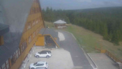 Parkoviště a hlavní vchod