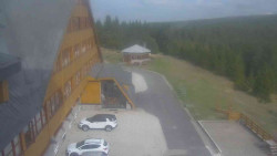 Parkoviště a hlavní vchod