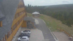 Parkoviště a hlavní vchod