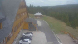 Parkoviště a hlavní vchod