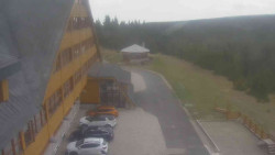 Parkoviště a hlavní vchod