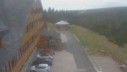 Parkoviště a hlavní vchod