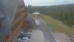 Parkoviště a hlavní vchod