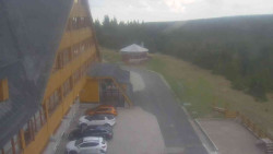 Parkoviště a hlavní vchod
