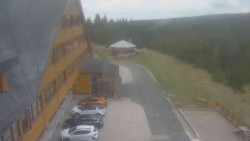 Parkoviště a hlavní vchod