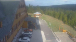 Parkoviště a hlavní vchod