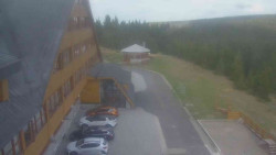Parkoviště a hlavní vchod