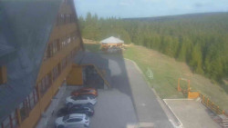Parkoviště a hlavní vchod