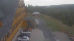 Parkoviště a hlavní vchod