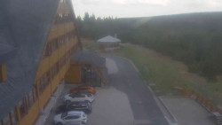 Parkoviště a hlavní vchod