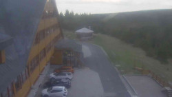 Parkoviště a hlavní vchod