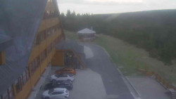 Parkoviště a hlavní vchod