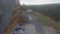 Parkoviště a hlavní vchod