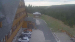 Parkoviště a hlavní vchod