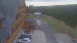 Parkoviště a hlavní vchod