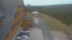 Parkoviště a hlavní vchod