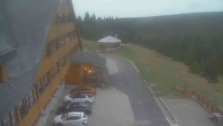 Parkoviště a hlavní vchod