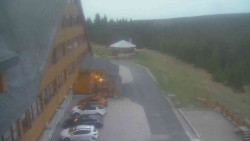 Parkoviště a hlavní vchod