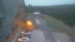 Parkoviště a hlavní vchod