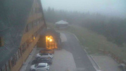 Parkoviště a hlavní vchod