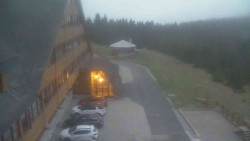 Parkoviště a hlavní vchod