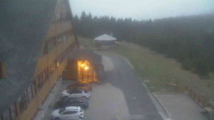 Sporthotel Kurzovní - Parkoviště a hlavní vchod - 7.5.2026 v 05:20 Sporthotel Kurzovní - Parkoviště a hlavní vchod - 7.5.2026 v 05:20