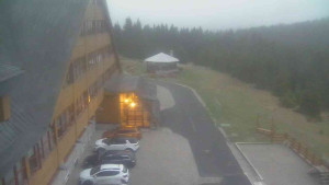 Sporthotel Kurzovní - Parkoviště a hlavní vchod - 7.5.2026 v 05:25 Sporthotel Kurzovní - Parkoviště a hlavní vchod - 7.5.2026 v 05:25