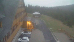 Parkoviště a hlavní vchod