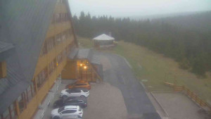 Sporthotel Kurzovní - Parkoviště a hlavní vchod - 7.5.2026 v 05:40 Sporthotel Kurzovní - Parkoviště a hlavní vchod - 7.5.2026 v 05:40