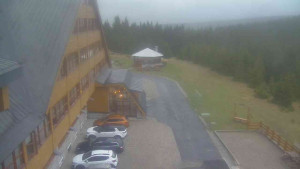 Sporthotel Kurzovní - Parkoviště a hlavní vchod - 7.5.2026 v 05:45 Sporthotel Kurzovní - Parkoviště a hlavní vchod - 7.5.2026 v 05:45