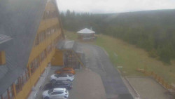 Parkoviště a hlavní vchod