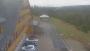 Sporthotel Kurzovní - Parkoviště a hlavní vchod - 7.5.2026 v 06:05 Sporthotel Kurzovní - Parkoviště a hlavní vchod - 7.5.2026 v 06:05