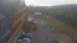 Parkoviště a hlavní vchod