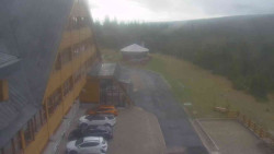 Parkoviště a hlavní vchod