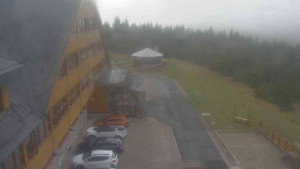 Sporthotel Kurzovní - Parkoviště a hlavní vchod - 7.5.2026 v 07:20 Sporthotel Kurzovní - Parkoviště a hlavní vchod - 7.5.2026 v 07:20