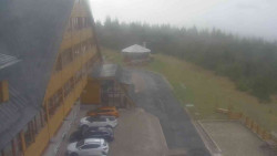 Parkoviště a hlavní vchod