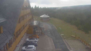 Sporthotel Kurzovní - Parkoviště a hlavní vchod - 7.5.2026 v 07:35 Sporthotel Kurzovní - Parkoviště a hlavní vchod - 7.5.2026 v 07:35