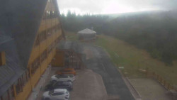 Parkoviště a hlavní vchod