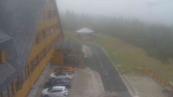 Parkoviště a hlavní vchod