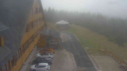 Parkoviště a hlavní vchod
