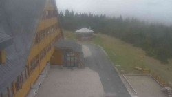 Parkoviště a hlavní vchod