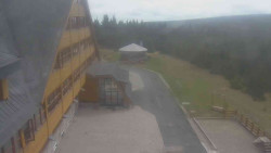 Parkoviště a hlavní vchod