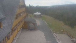 Parkoviště a hlavní vchod