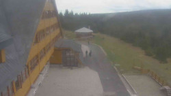 Parkoviště a hlavní vchod